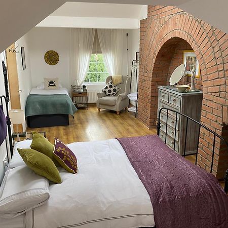 True Colours Apartment In Central Location Бангор Екстериор снимка