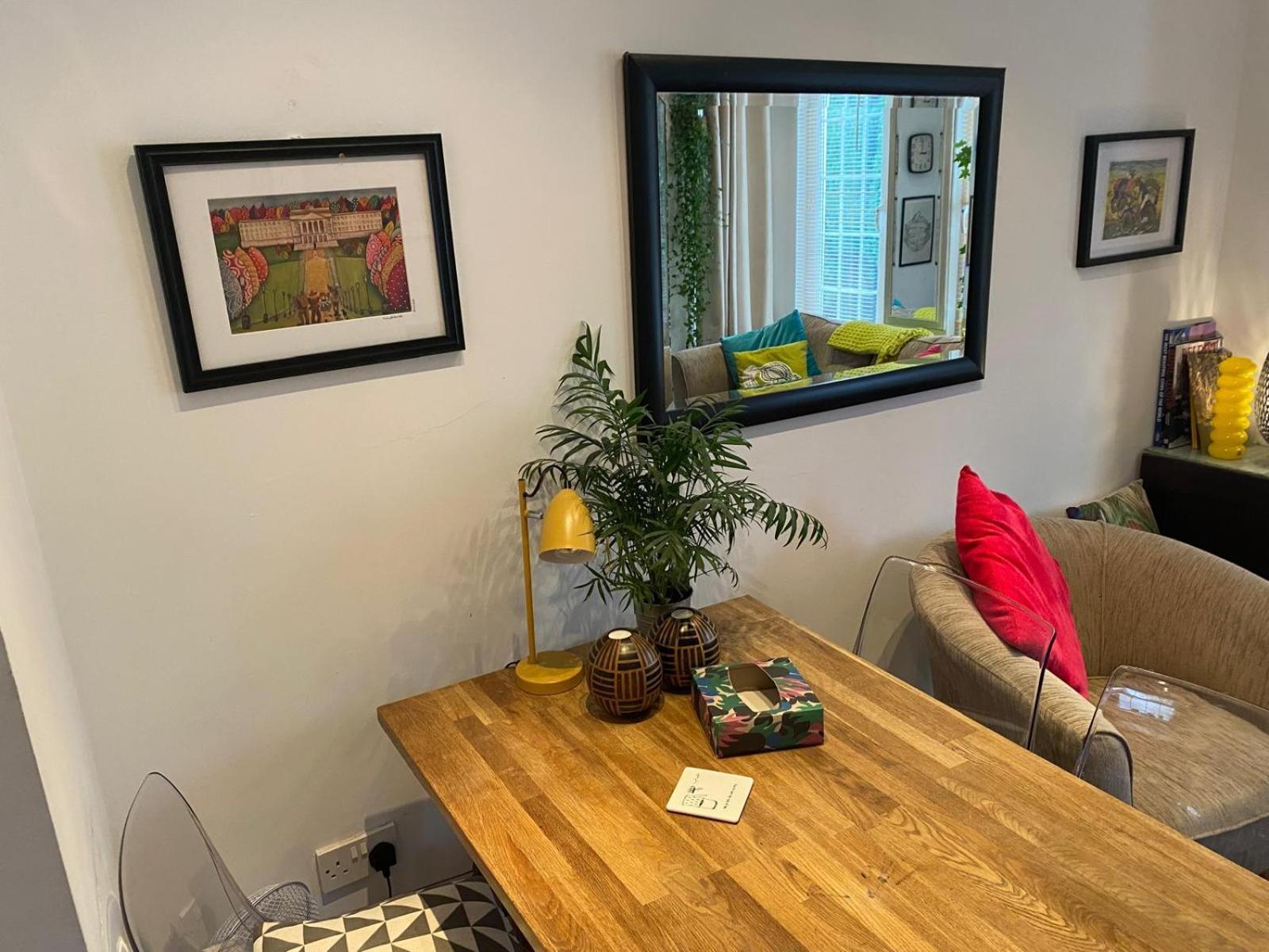 True Colours Apartment In Central Location Бангор Екстериор снимка