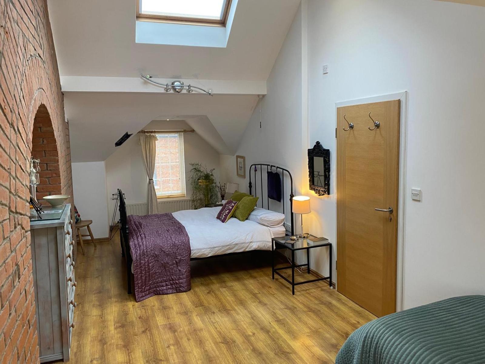 True Colours Apartment In Central Location Бангор Екстериор снимка