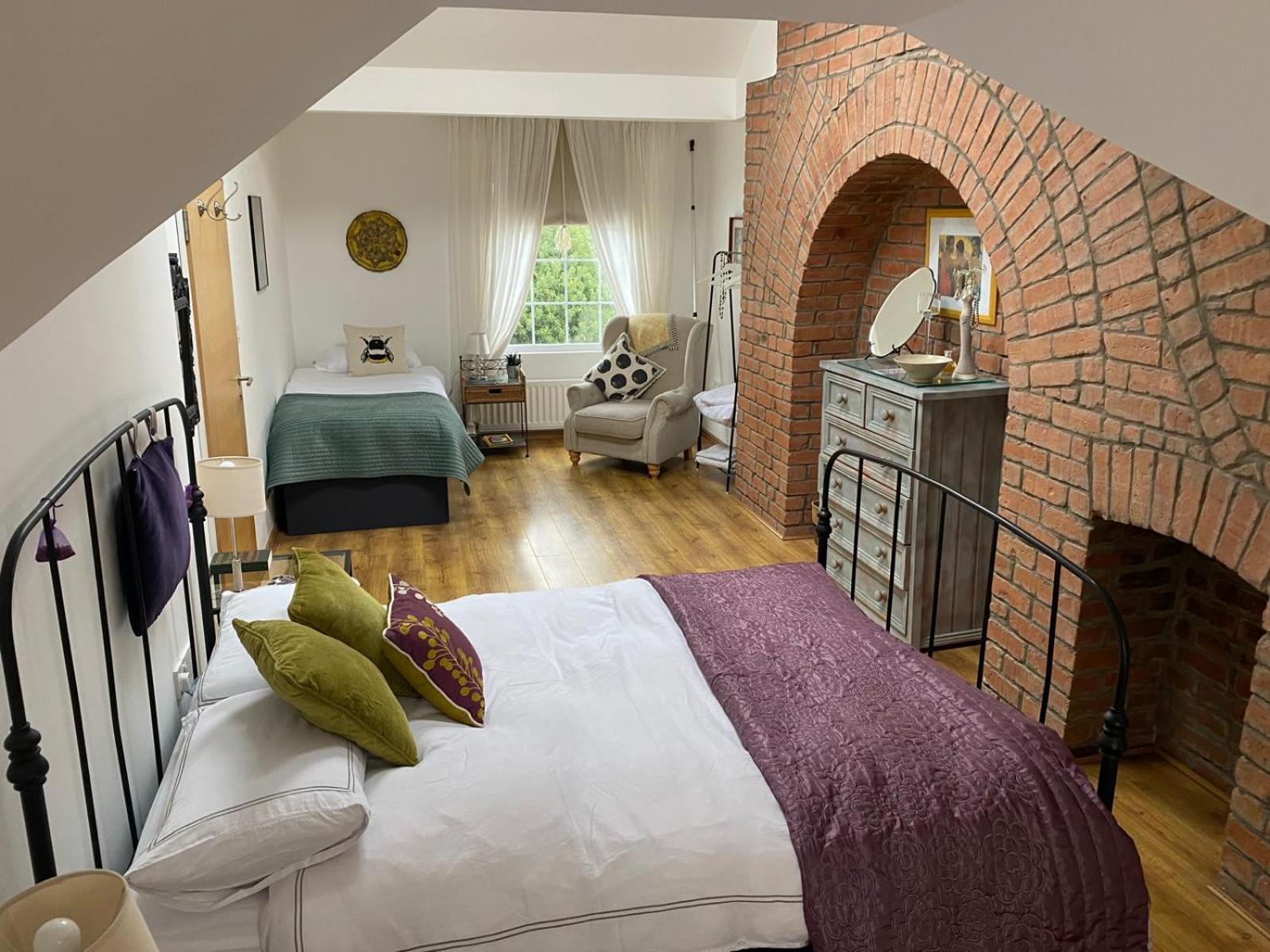 True Colours Apartment In Central Location Бангор Екстериор снимка