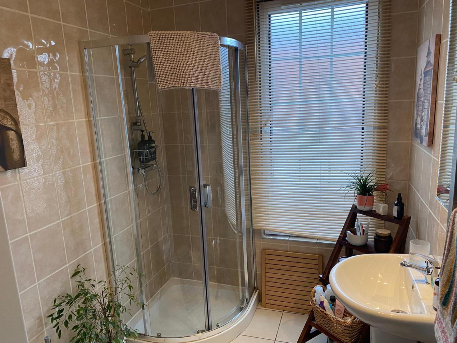 True Colours Apartment In Central Location Бангор Екстериор снимка